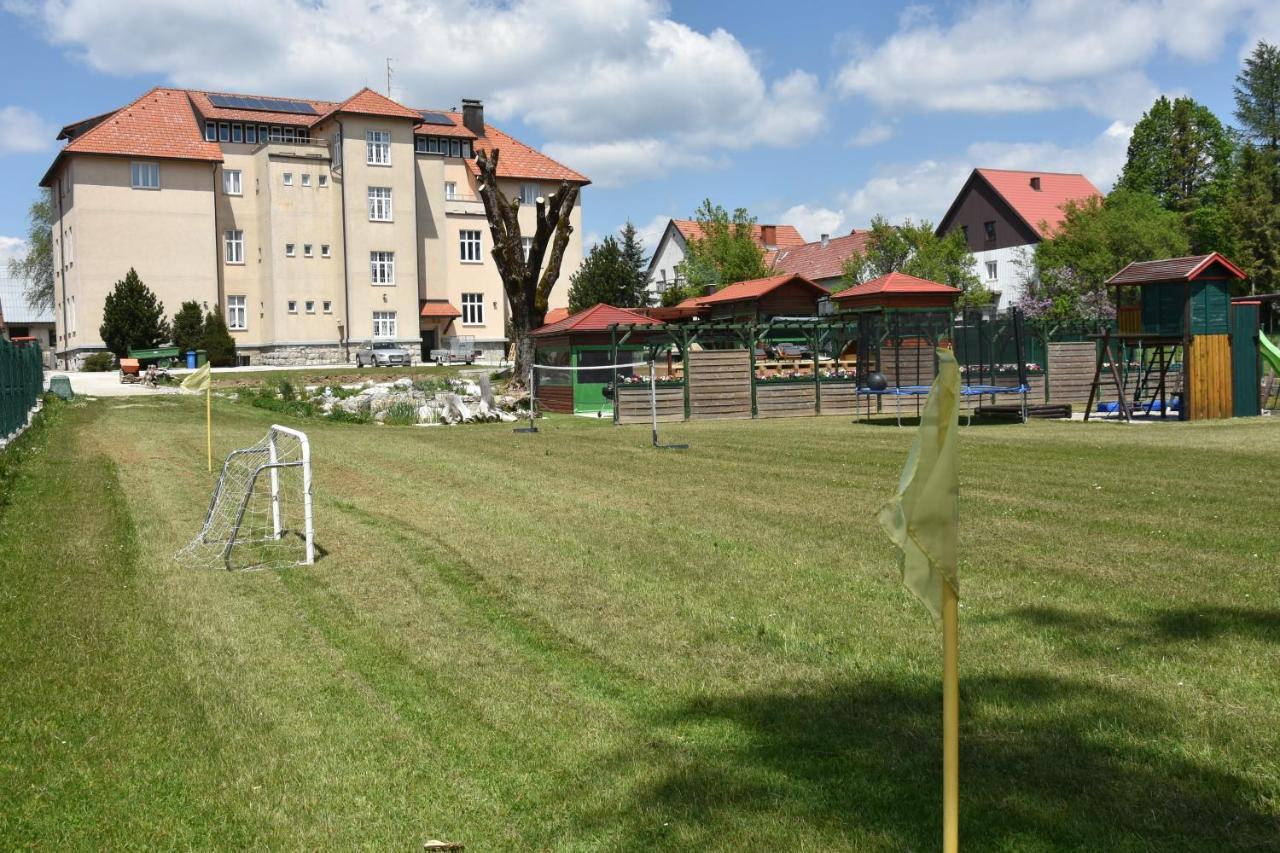 Apartments And Rooms Kod Eli Ravna Gora Eksteriør billede